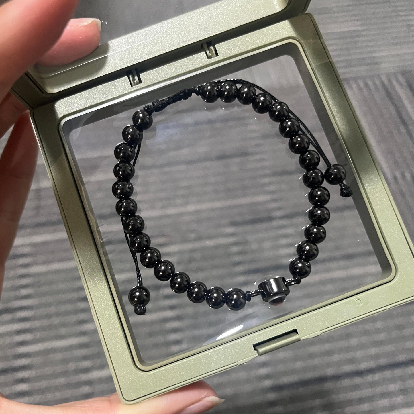 Verstellbares Armband mit runden Perlen und Foto im Inneren